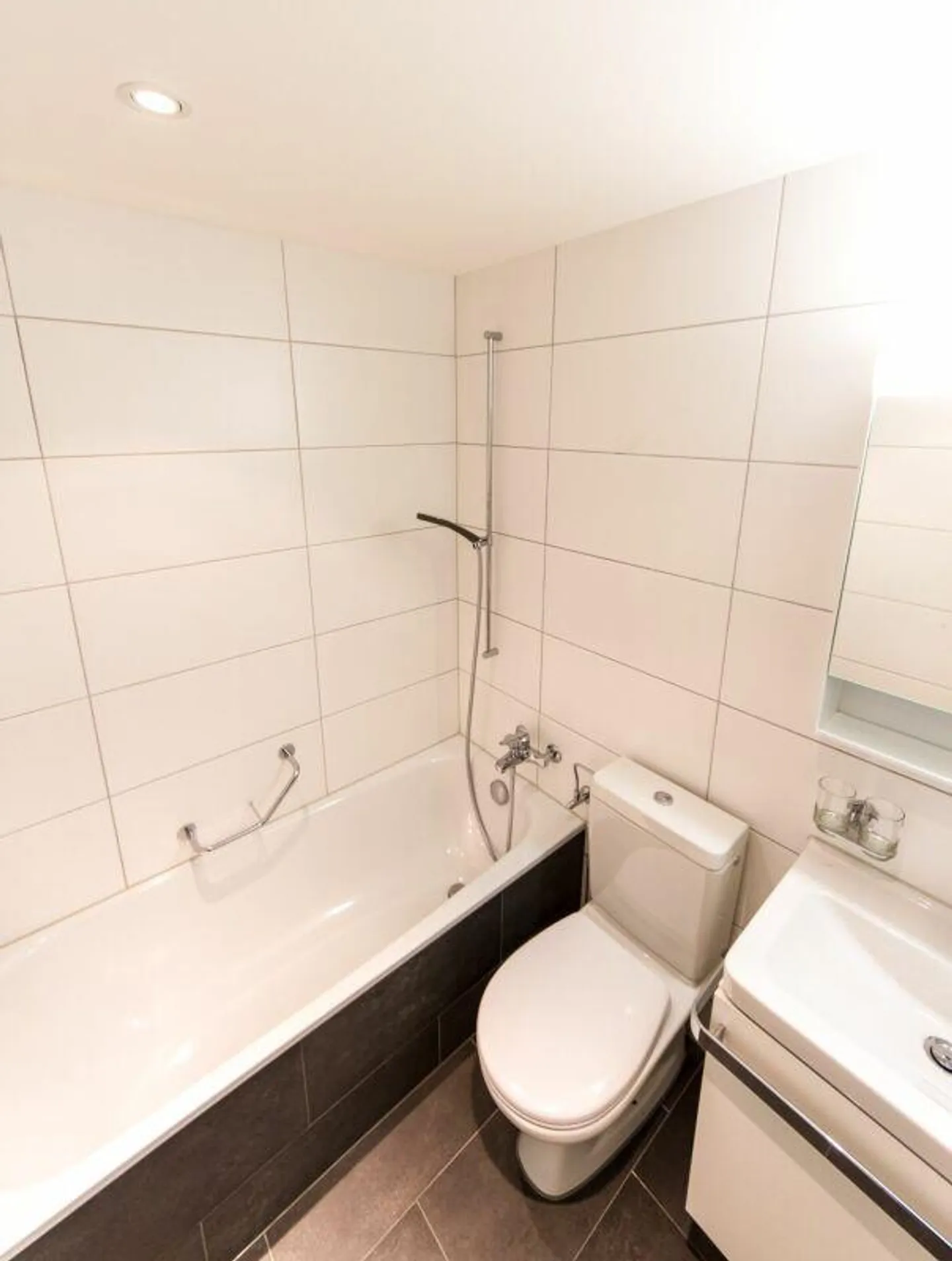 Beautiful 3-room apartment with garden seating area - Photo 14 of 15