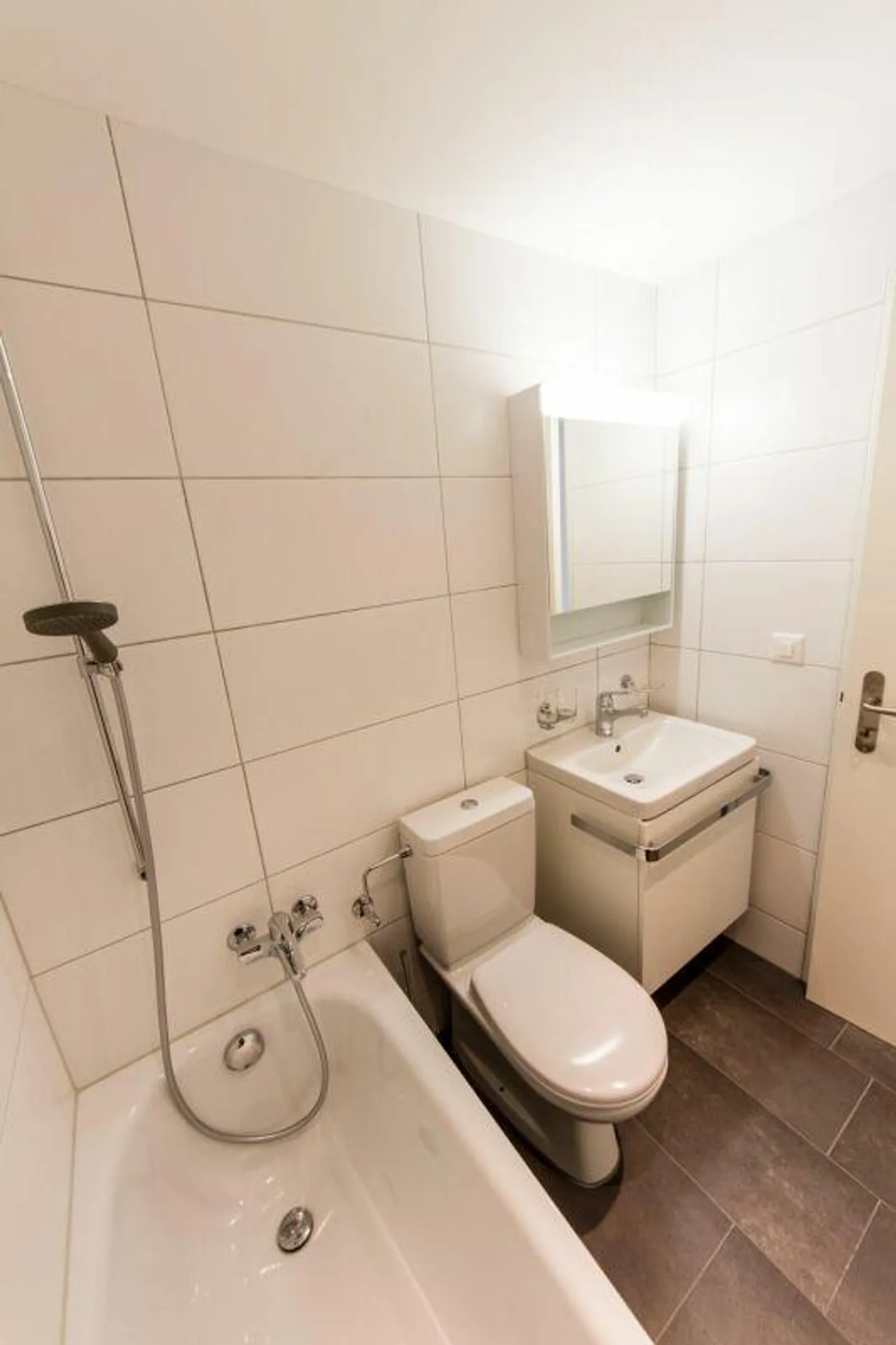 Beautiful 3-room apartment with garden seating area - Photo 10 of 15