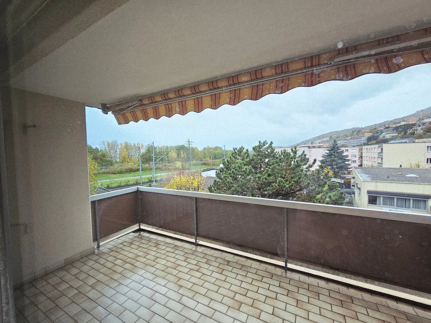 Magnifique appartement de 4,5 pièces avec balcon et vue sur la montagne à Laténa - Photo 9 sur 11