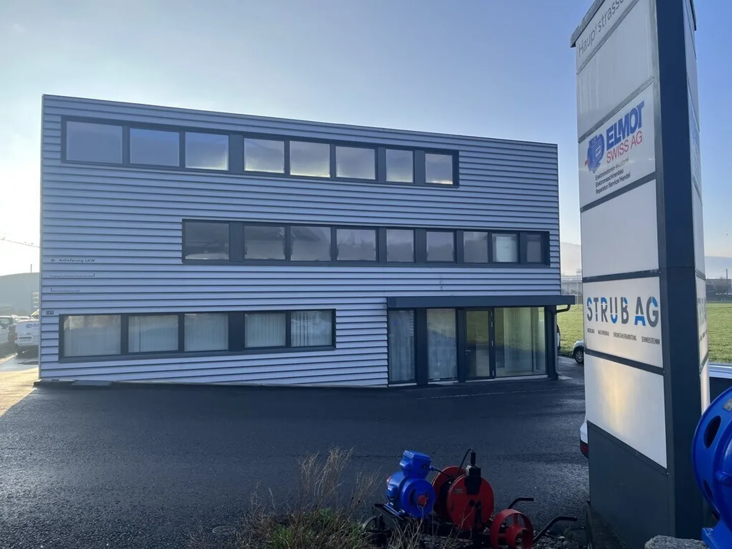 Spazi per affitto di uffici individuali con sufficiente parcheggio - Foto 2 di 5