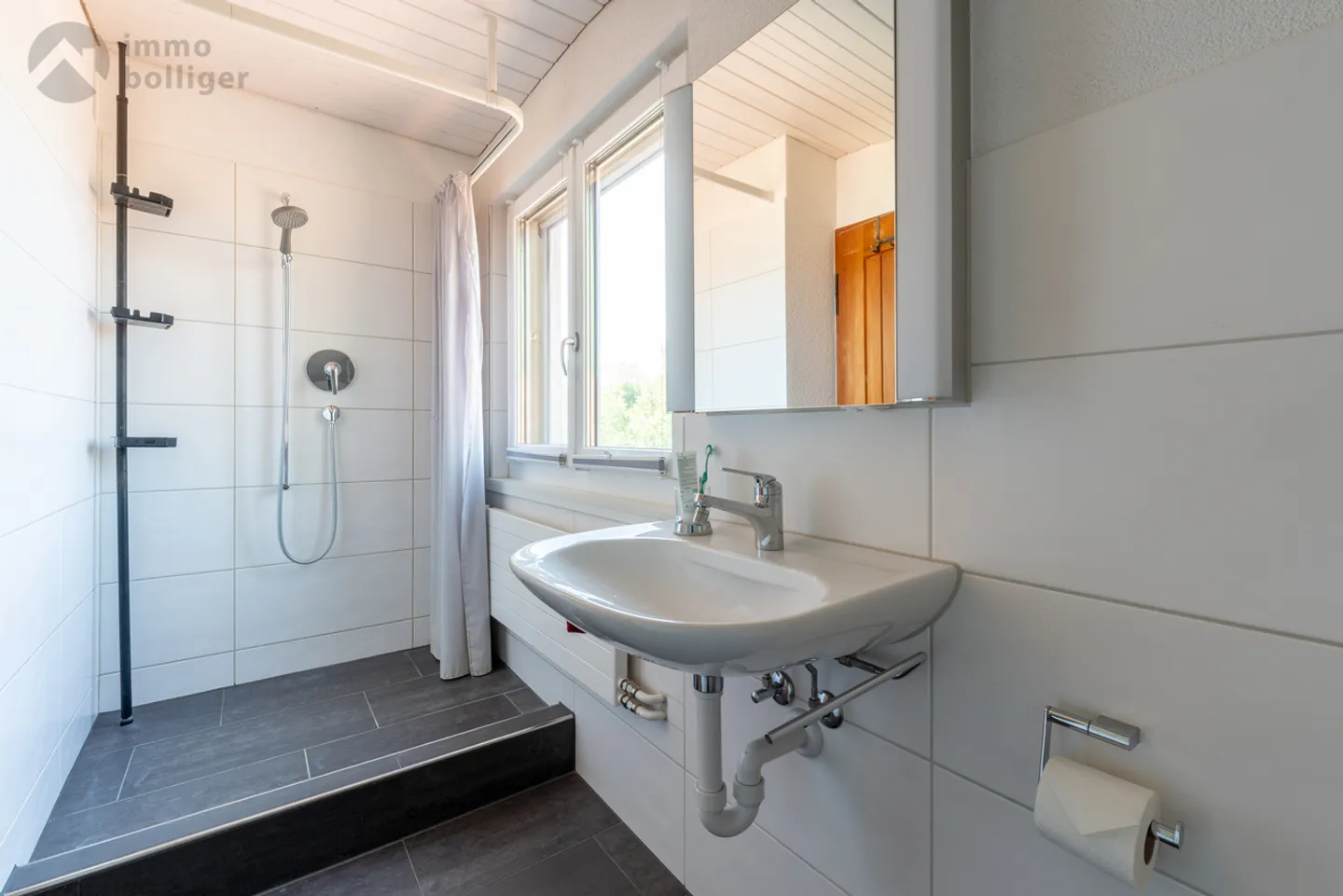 Your new home with charm & potential - single-family house in rural idyll - Photo 8 of 11