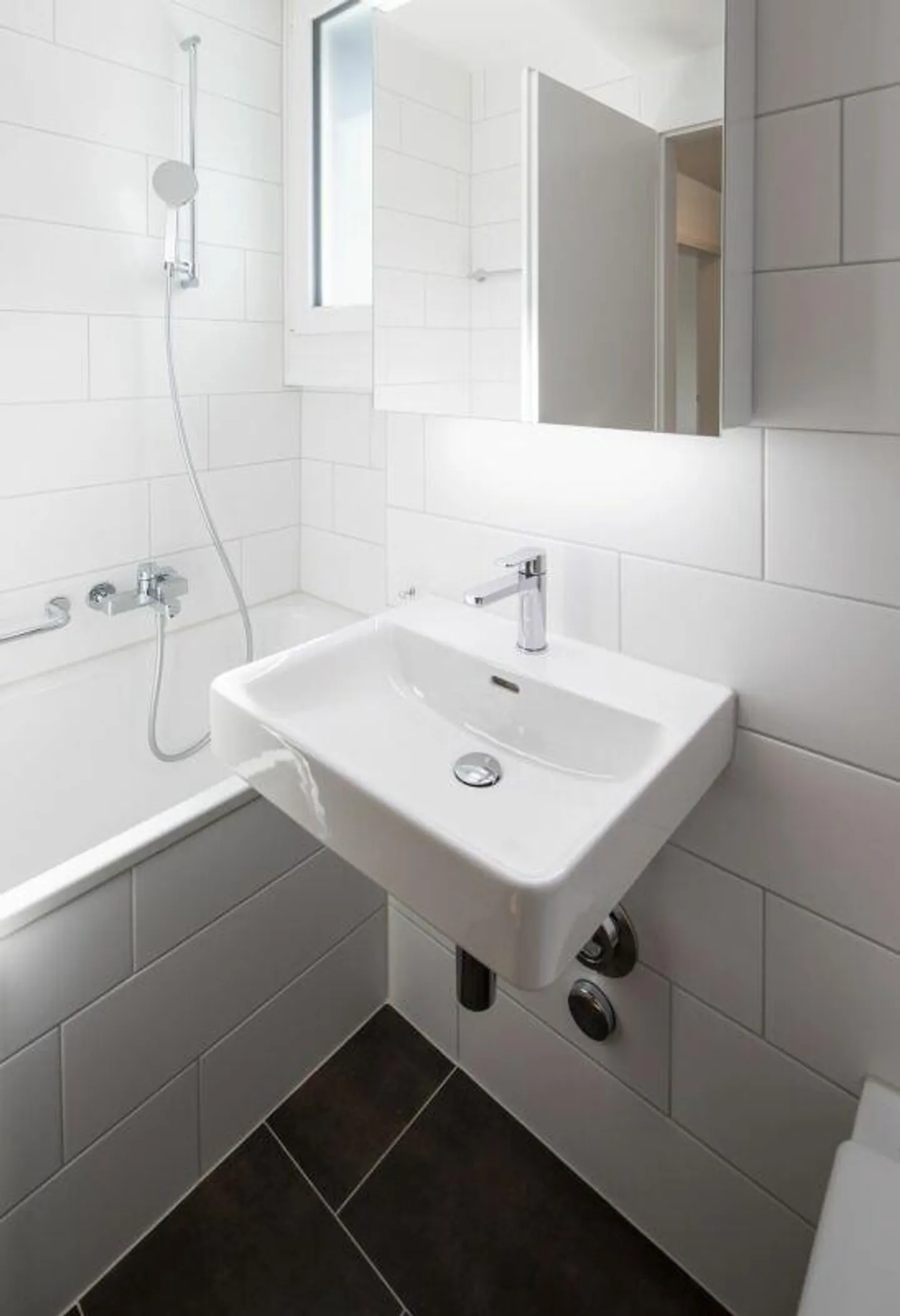 Renovated Attic Apartment with a View - Photo 6 of 9