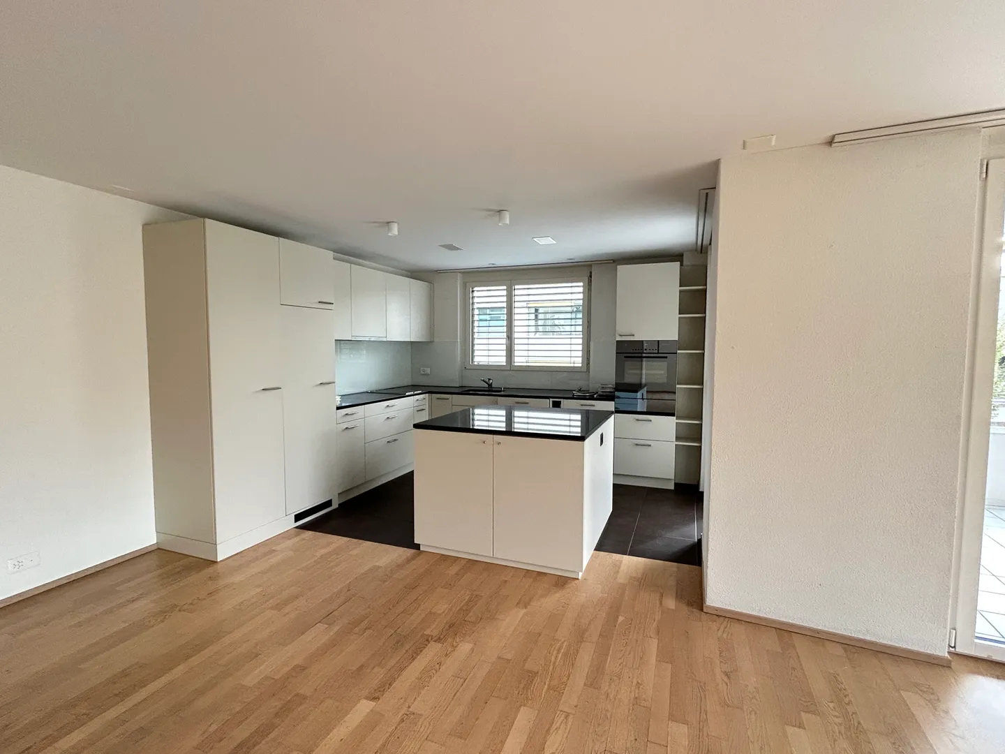 Vivre avec vue - Appartement lumineux de 5,5 pièces dans une zone de loisirs - Photo 2 sur 10