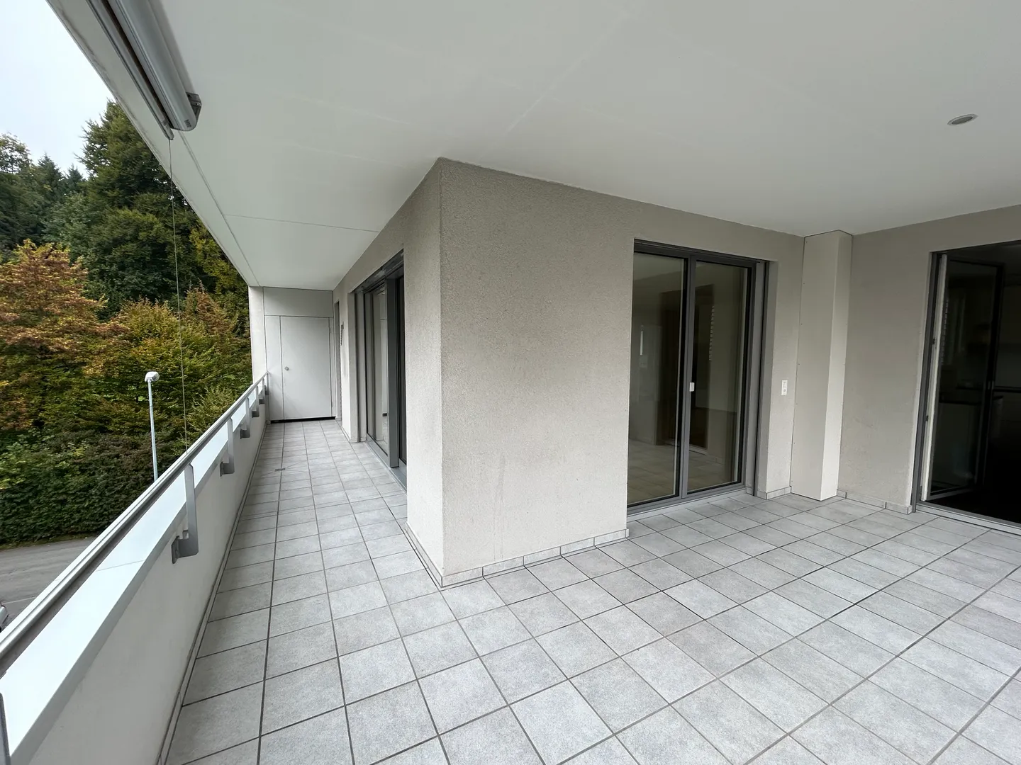 Vivre avec vue - Appartement lumineux de 5,5 pièces dans une zone de loisirs - Photo 9 sur 10