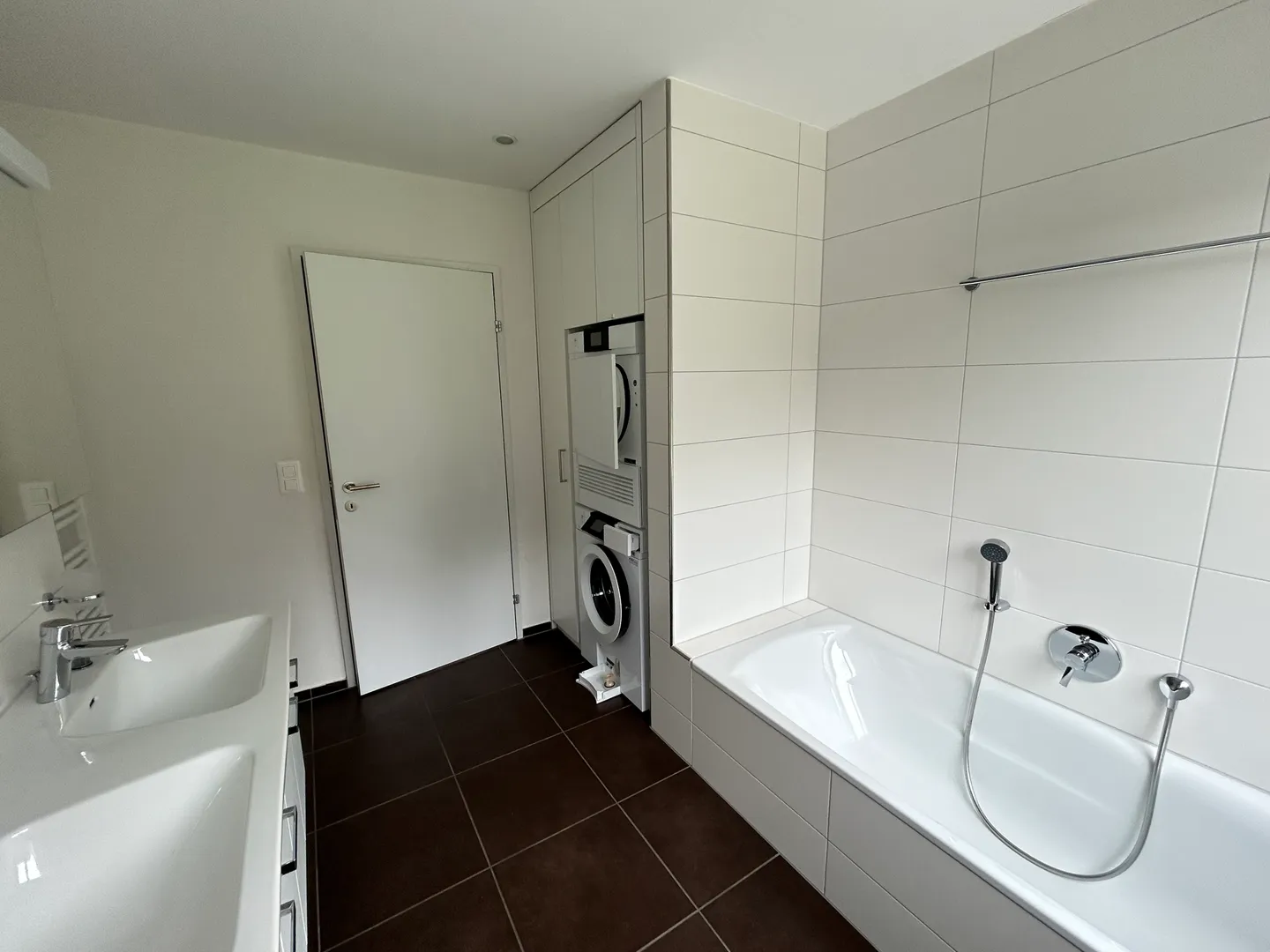 Vivre avec vue - Appartement lumineux de 5,5 pièces dans une zone de loisirs - Photo 4 sur 10