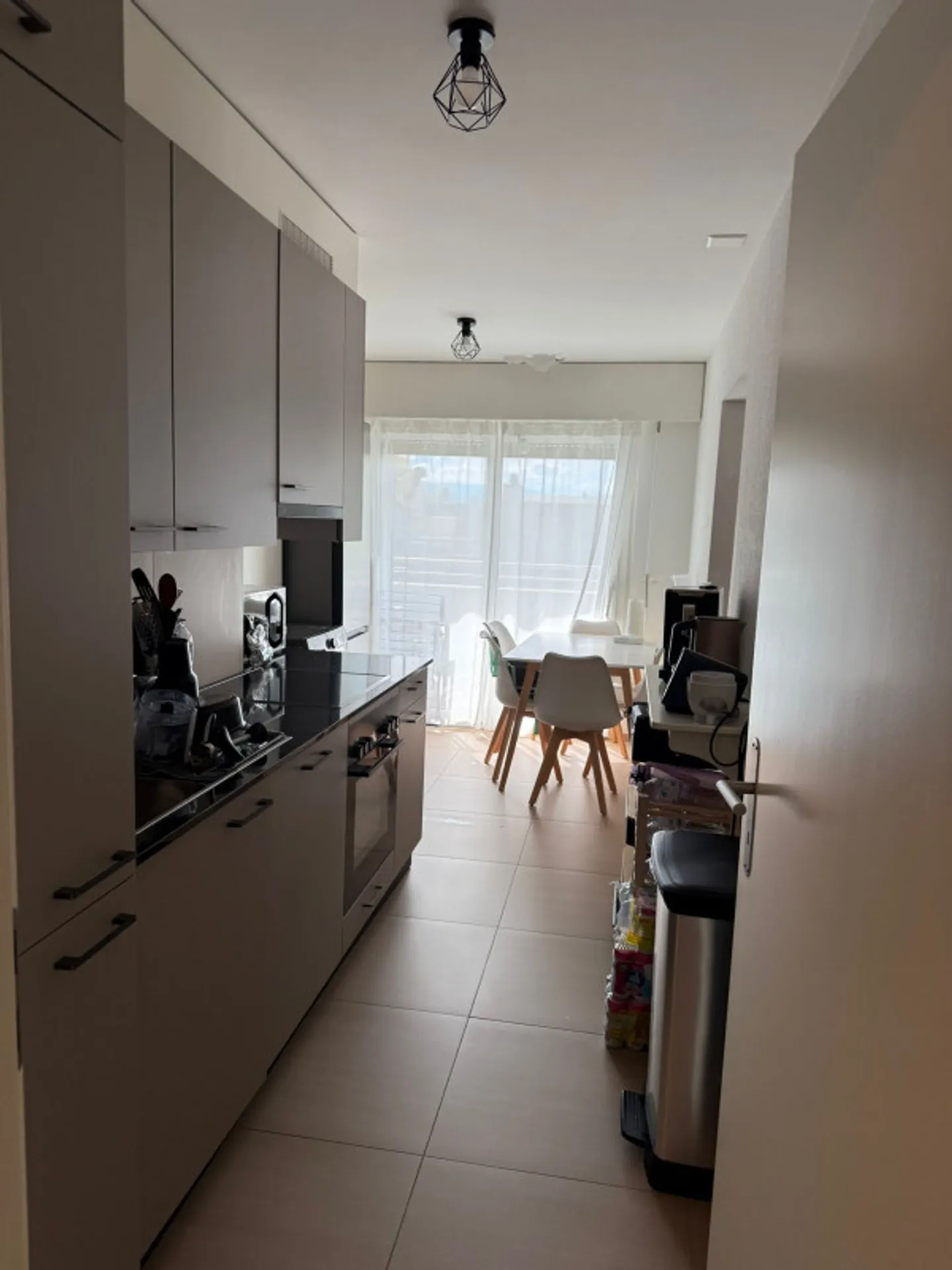 Bel Appartement 3.5 Pièces avec Balcon & Parking à Nyon - Photo 2 sur 9