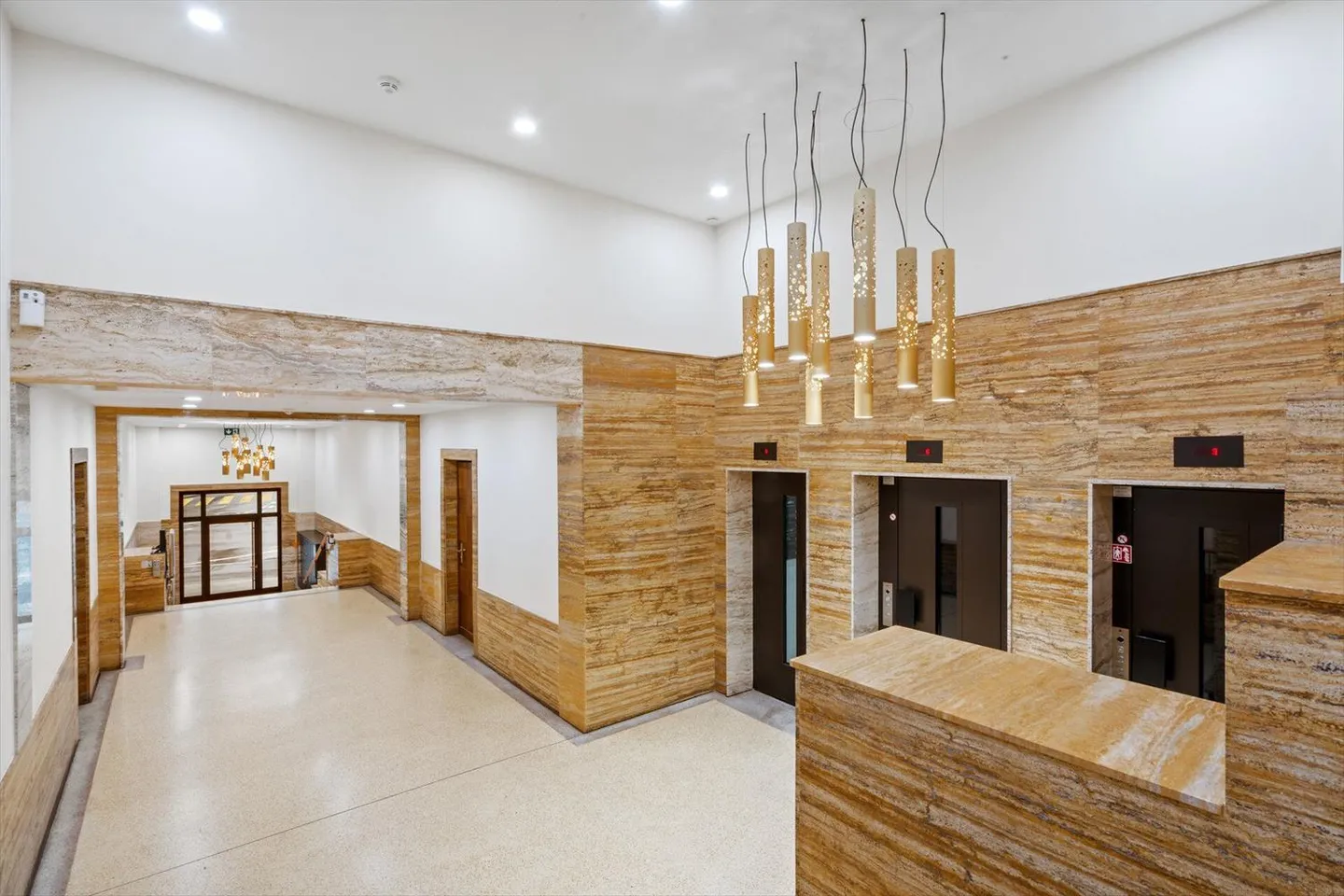 Vivre au sommet de la Tour Bel-Air - Photo 2 sur 13