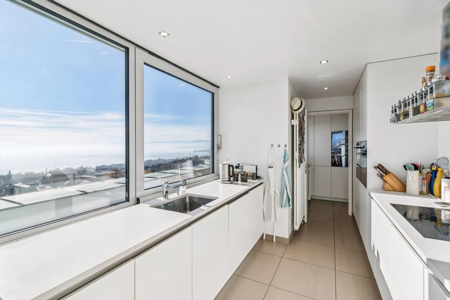 Vivre au sommet de la Tour Bel-Air - Photo 4 sur 13