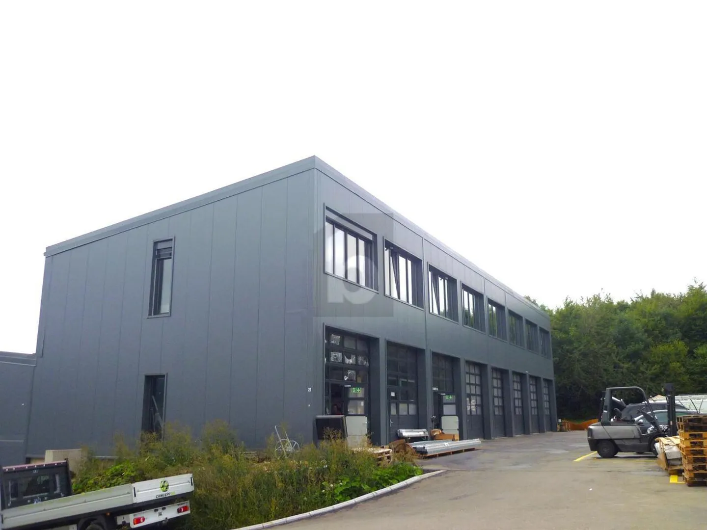 NEUE HALLE, HELL UND OFFEN - Foto 1 von 6