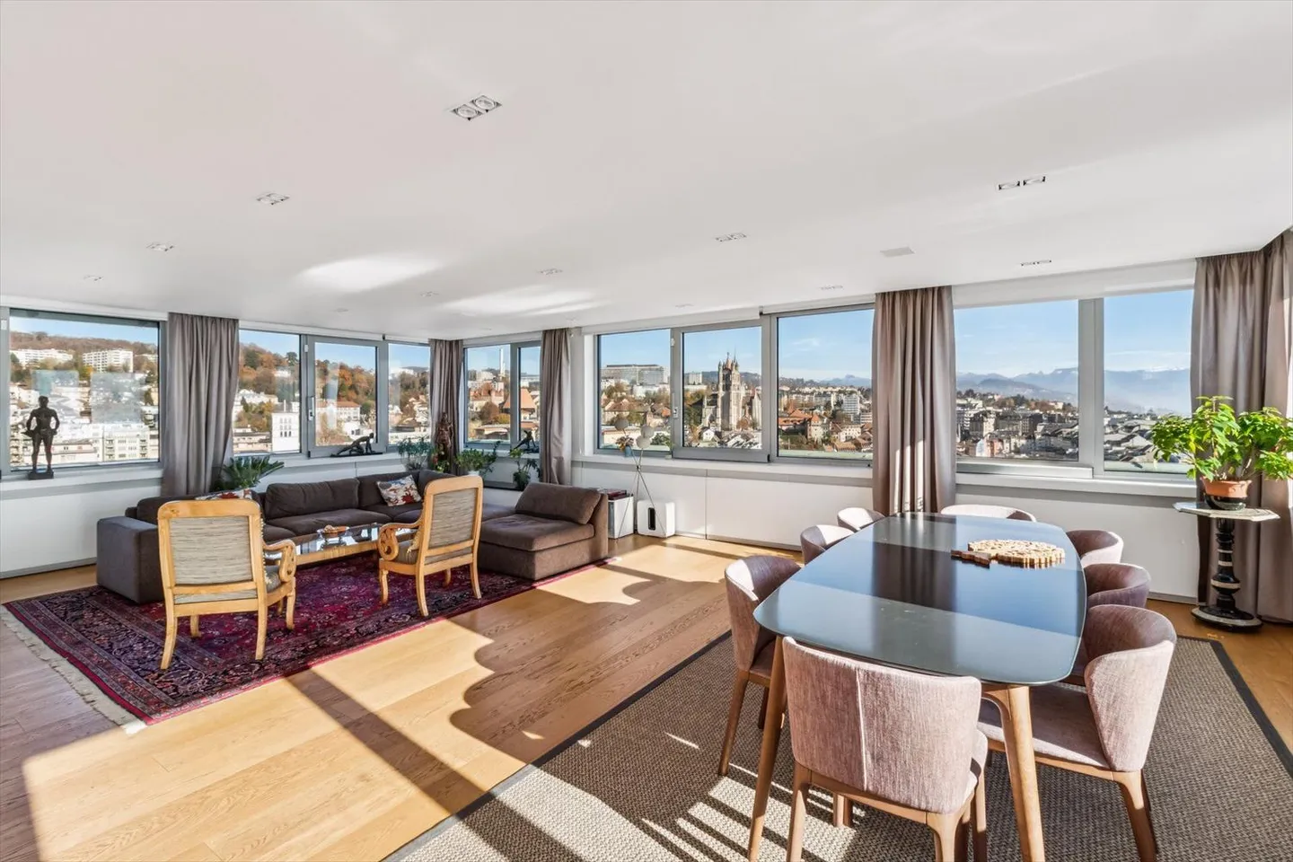 Vivre au sommet de la Tour Bel-Air - Photo 7 sur 13