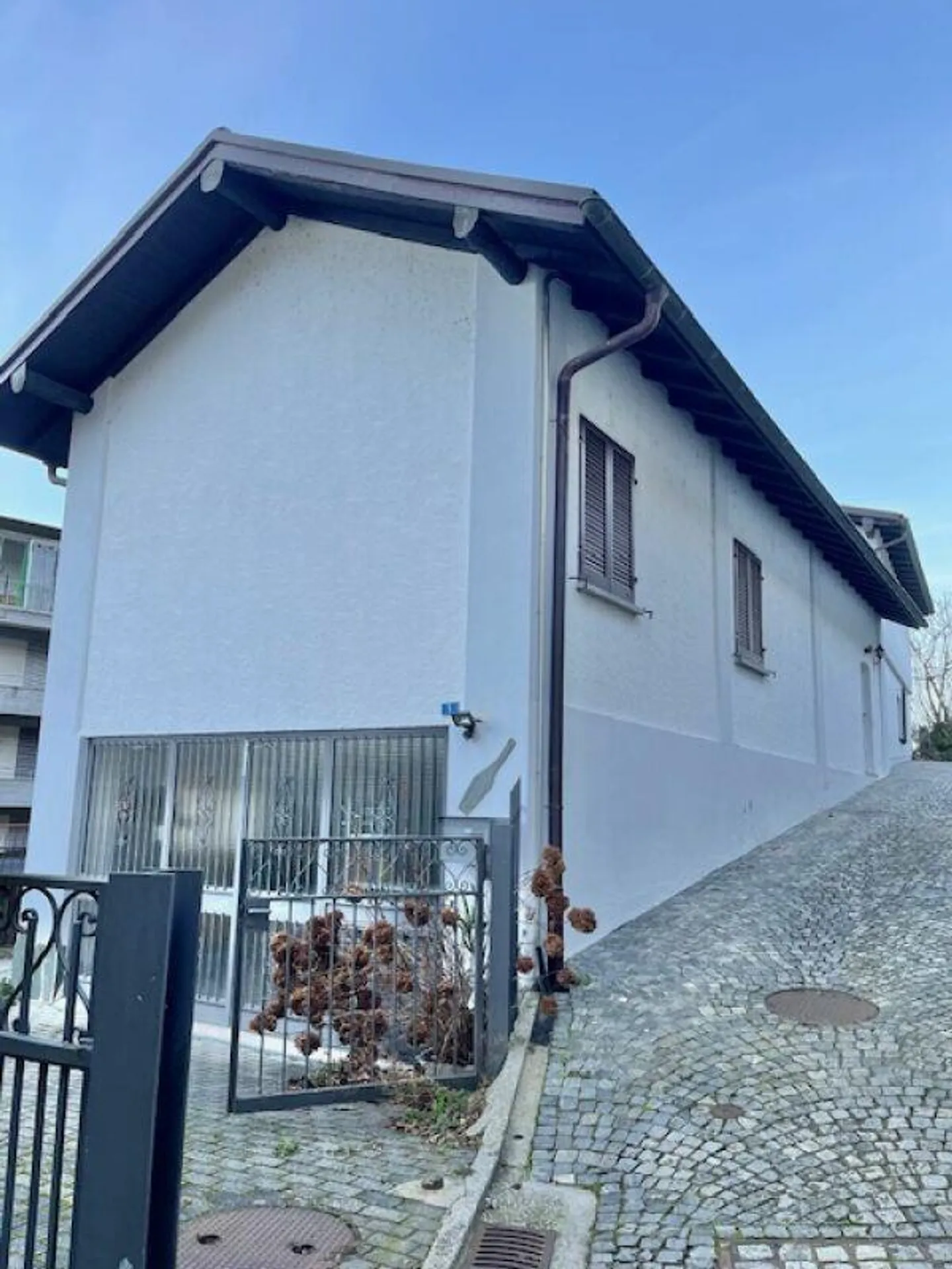 VIRA GAMBAROGNO - MULTIFAMILY HOUSE IN A CENTRAL LOCATION FOR SALE - Photo 1 of 12