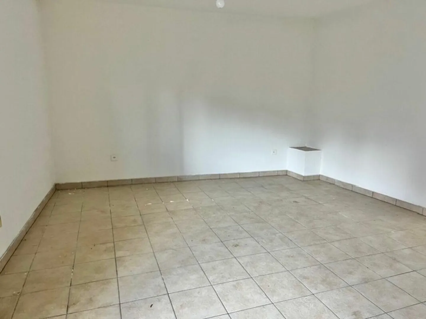 VIRA GAMBAROGNO - MULTIFAMILY HOUSE IN A CENTRAL LOCATION FOR SALE - Photo 3 of 12