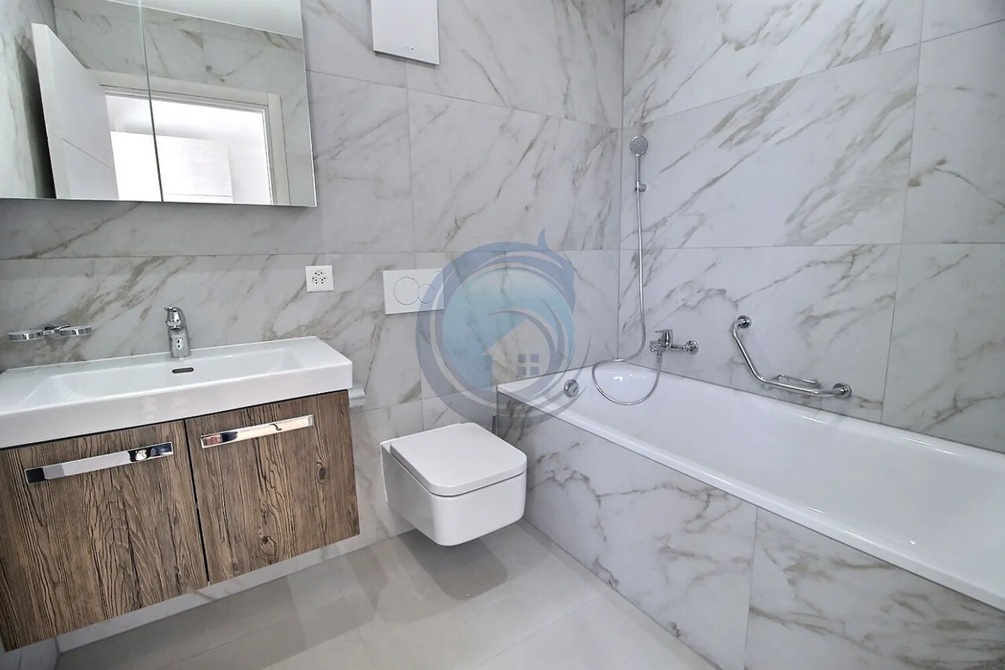 MAGNIFICO APPARTAMENTO DI ALTA QUALITÀ CON 4,5 STANZE E BALCONI - Foto 13 di 15