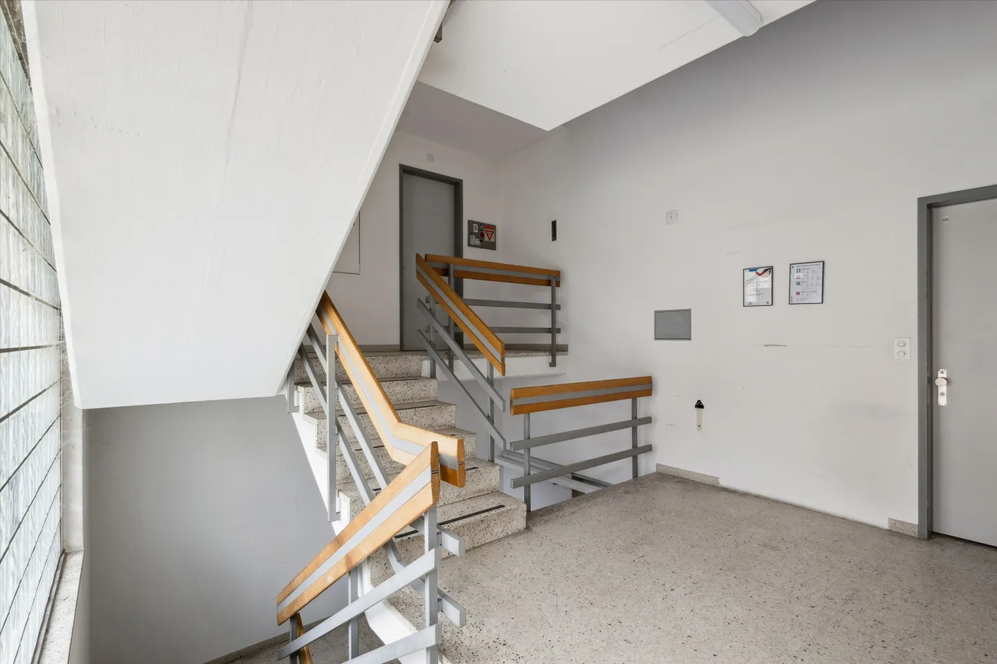 Geräumiger Büroraum Nähe A2/A13 - Foto 3 von 13