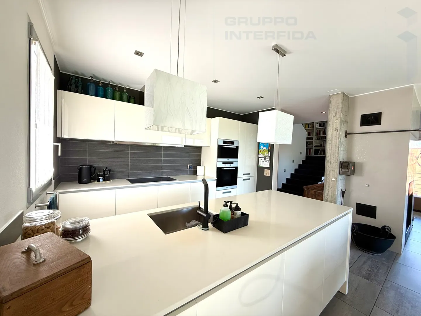 Fascinating House with Garden in Panoramic Location - Photo 8 of 19