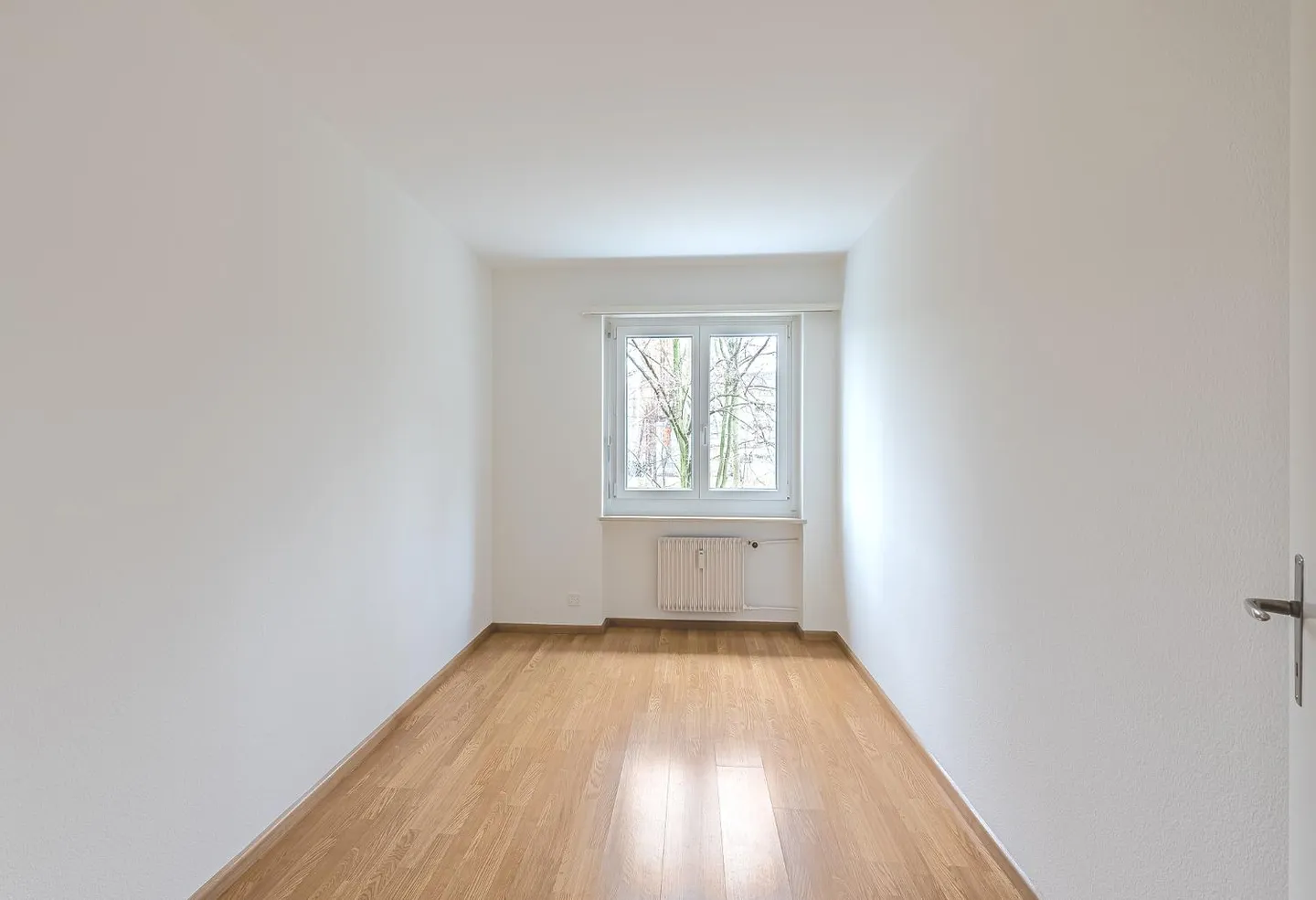 Spacious 4-Room Apartment - Photo 4 of 5