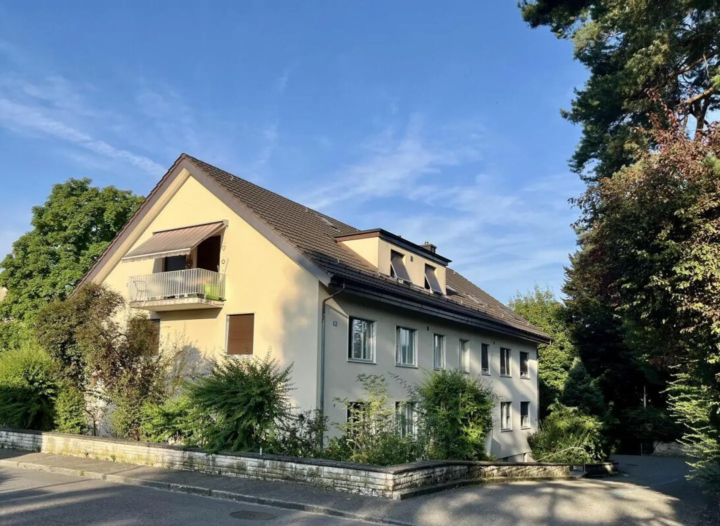Charmante - 4-Zimmer-Dachgeschosswohnung in Riehen - Foto 2 von 6