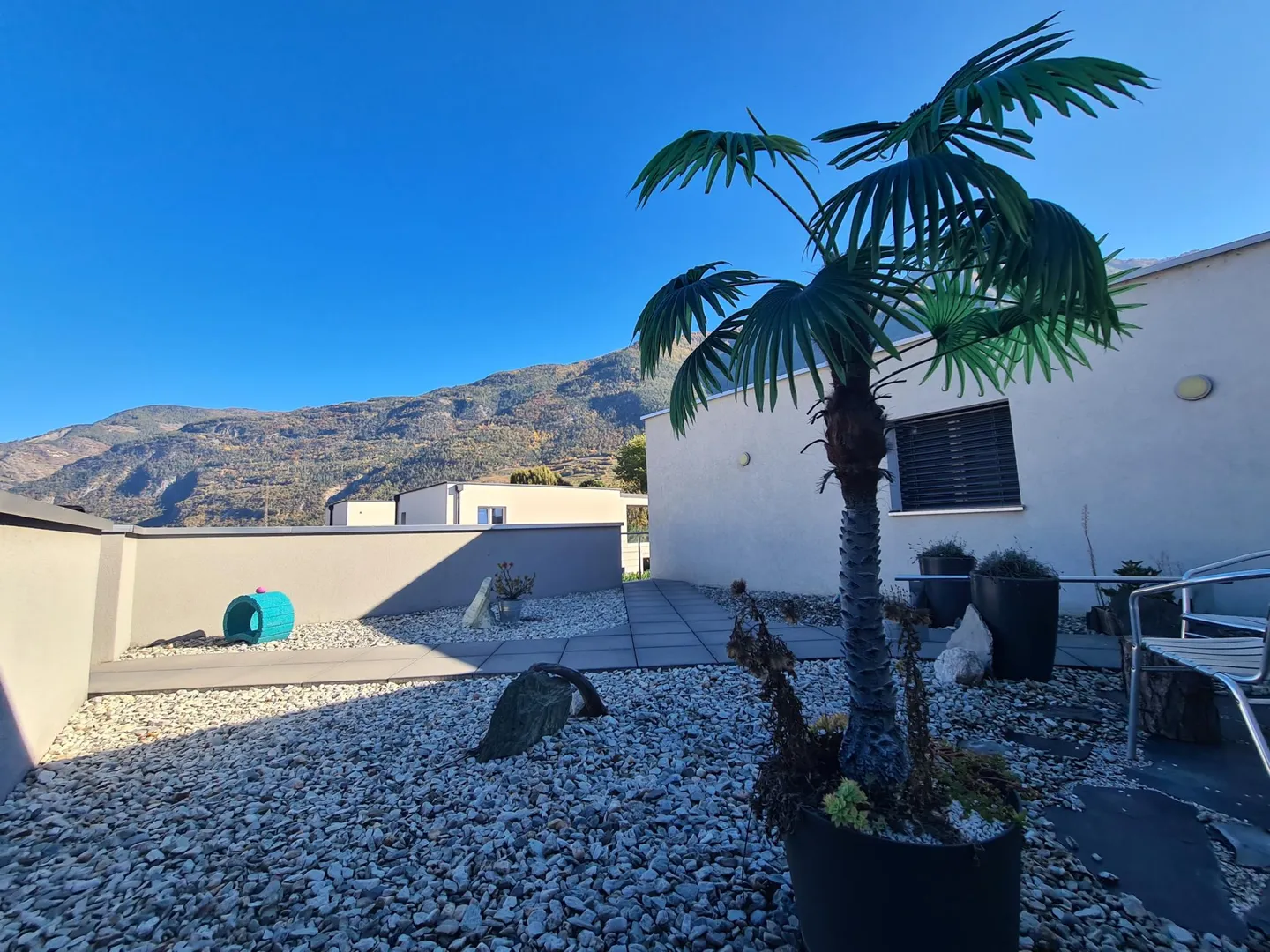 Moderne Dachgeschoss-Loft, offener Raum und schöne Helligkeit, 2 Parkplätze inklusive - Foto 2 von 7