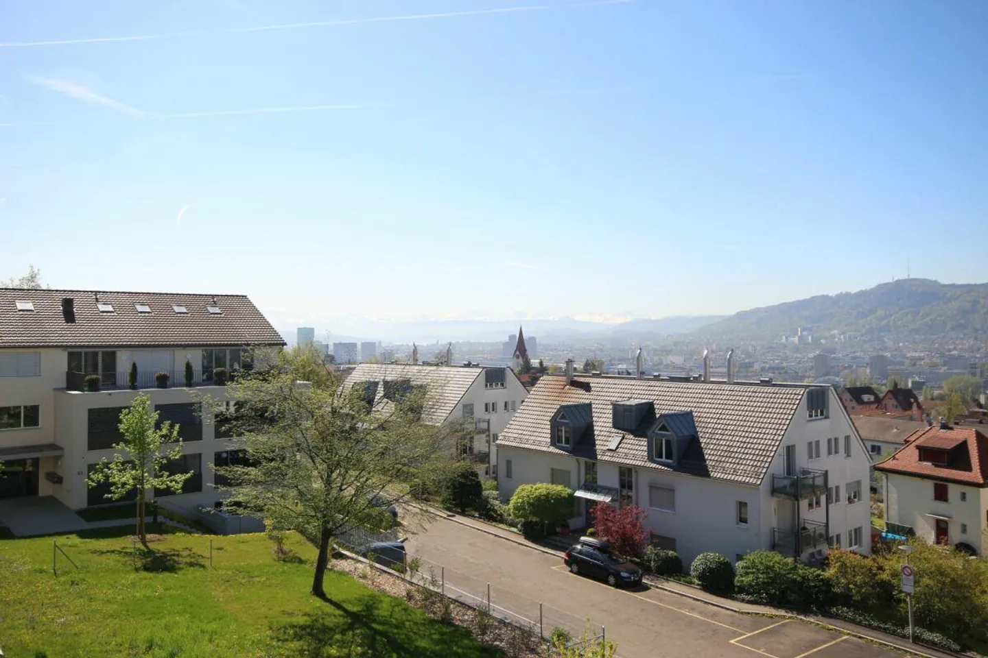 Appartement charmant avec vue sur les toits de Zurich ! - Photo 2 sur 9