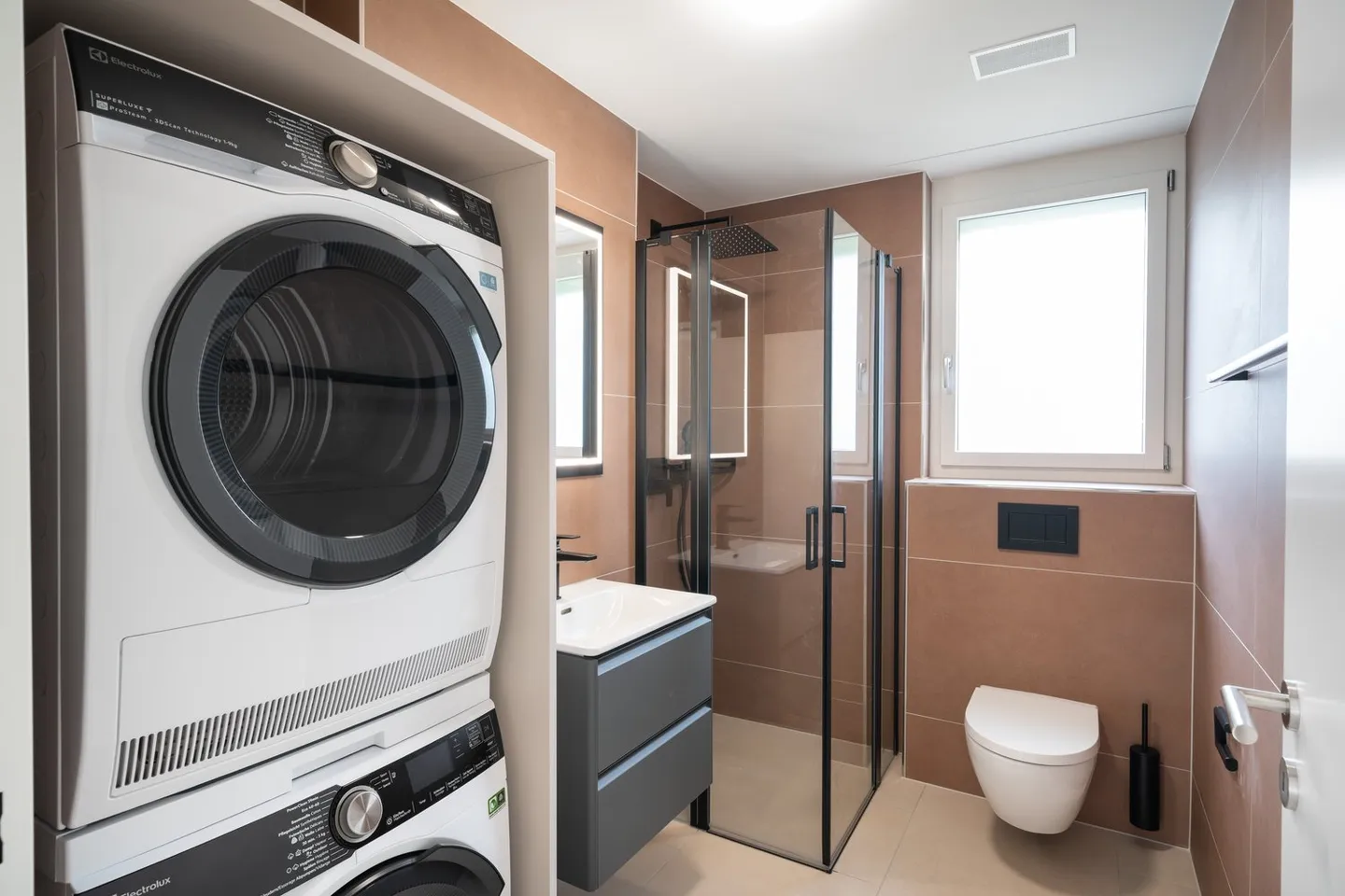 First Rental - Exclusive Penthouse Apartment - Photo 7 of 11