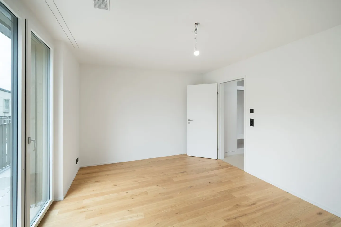 First Rental - Exclusive Penthouse Apartment - Photo 10 of 11