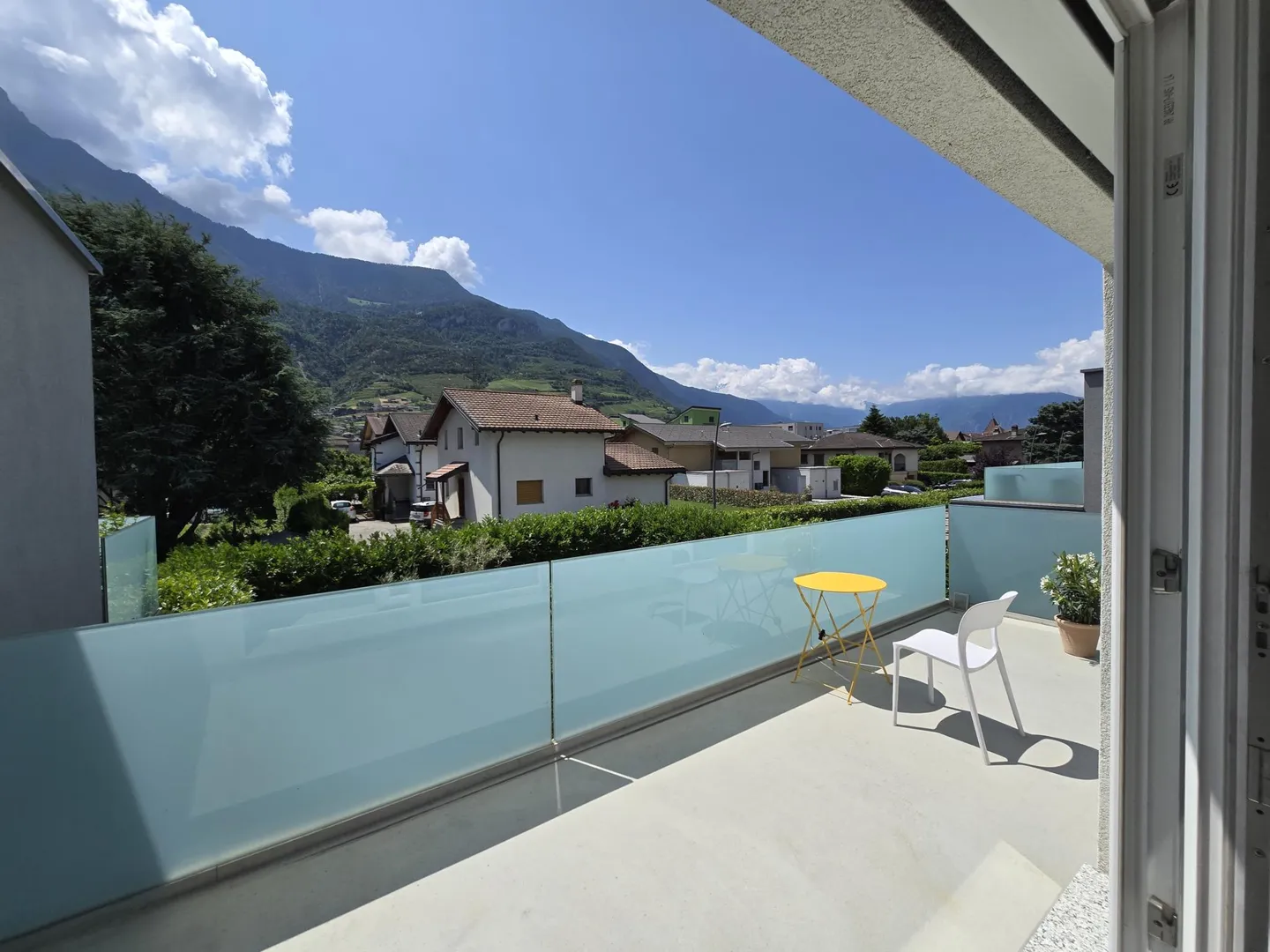 Moderne Dachgeschoss-Loft, offener Raum und schöne Helligkeit, 2 Parkplätze inklusive - Foto 6 von 7