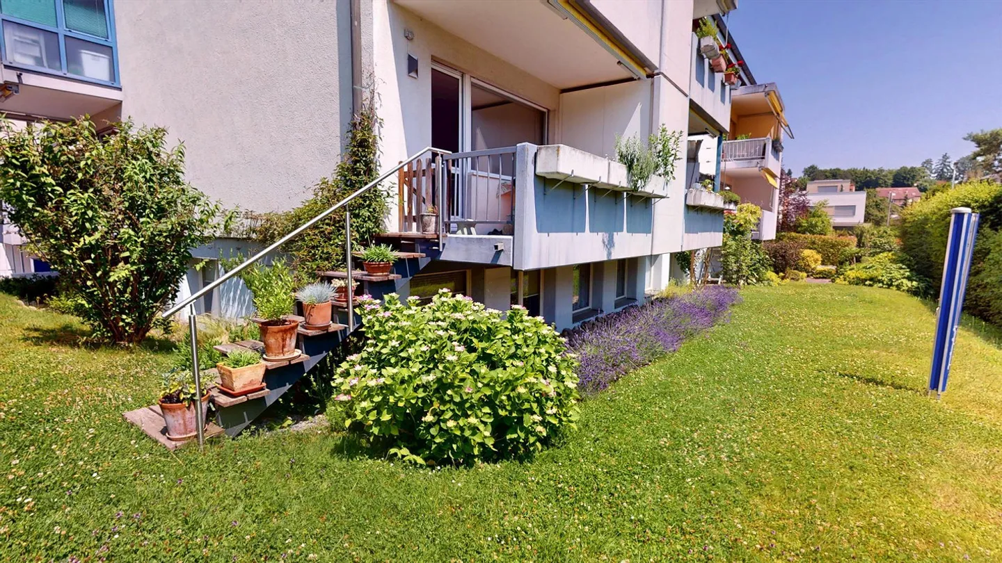 Appartamento affascinante con 4 camere nella migliore posizione di Oberwil - Foto 7 di 14