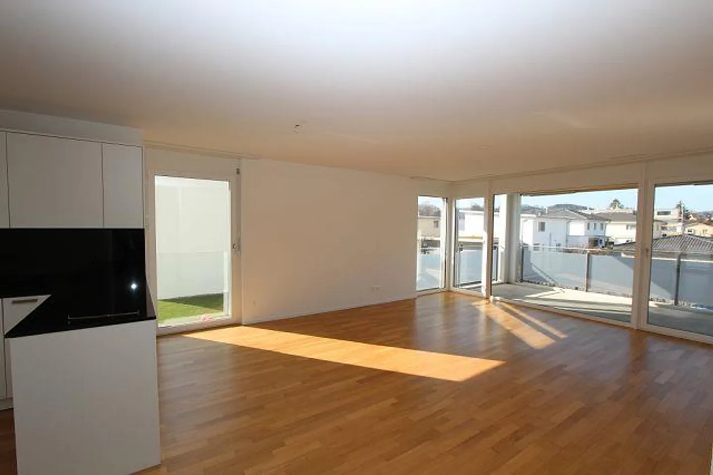 Appartement spacieux dans un emplacement calme et beau - Photo 1 sur 8