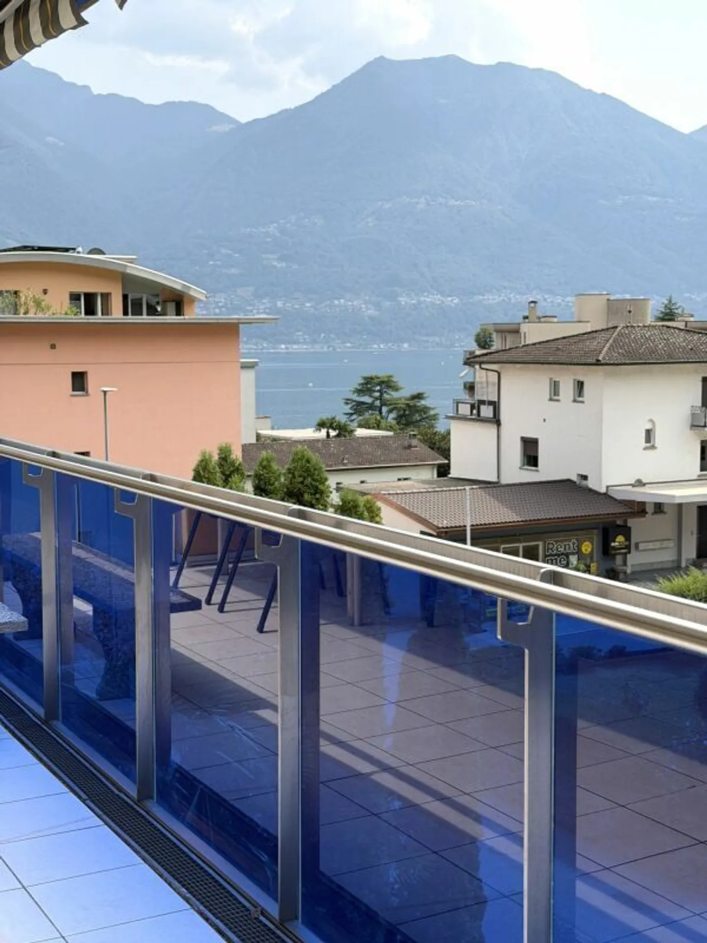Appartement Charmant avec Vue sur le Lac - Photo 3 sur 11