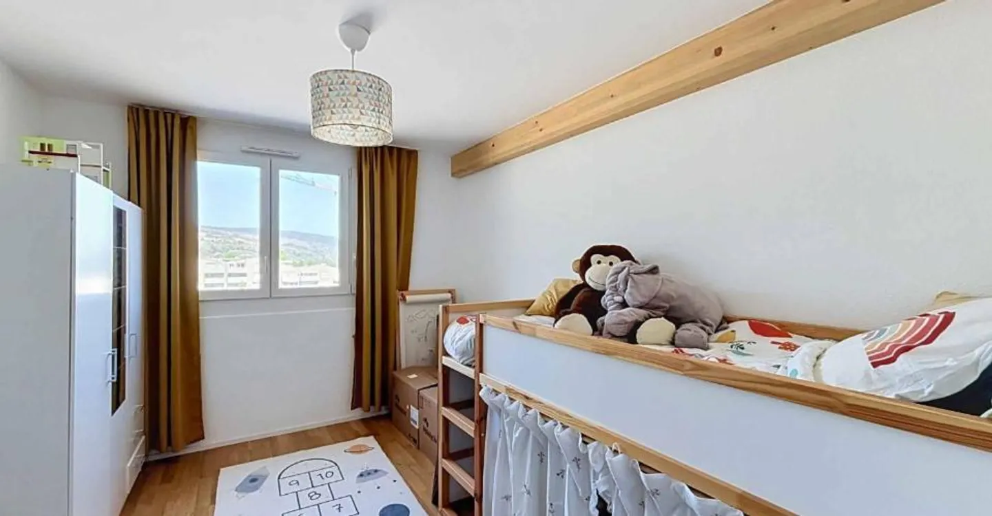Penthouse apartment with 4.5 rooms between light and serenity - Photo 6 of 10