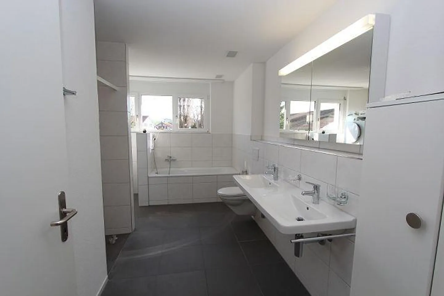 Appartement spacieux dans un emplacement calme et beau - Photo 4 sur 8