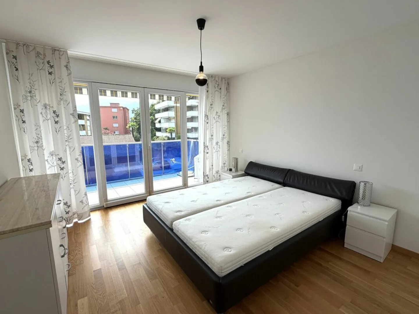 Appartement Charmant avec Vue sur le Lac - Photo 8 sur 11