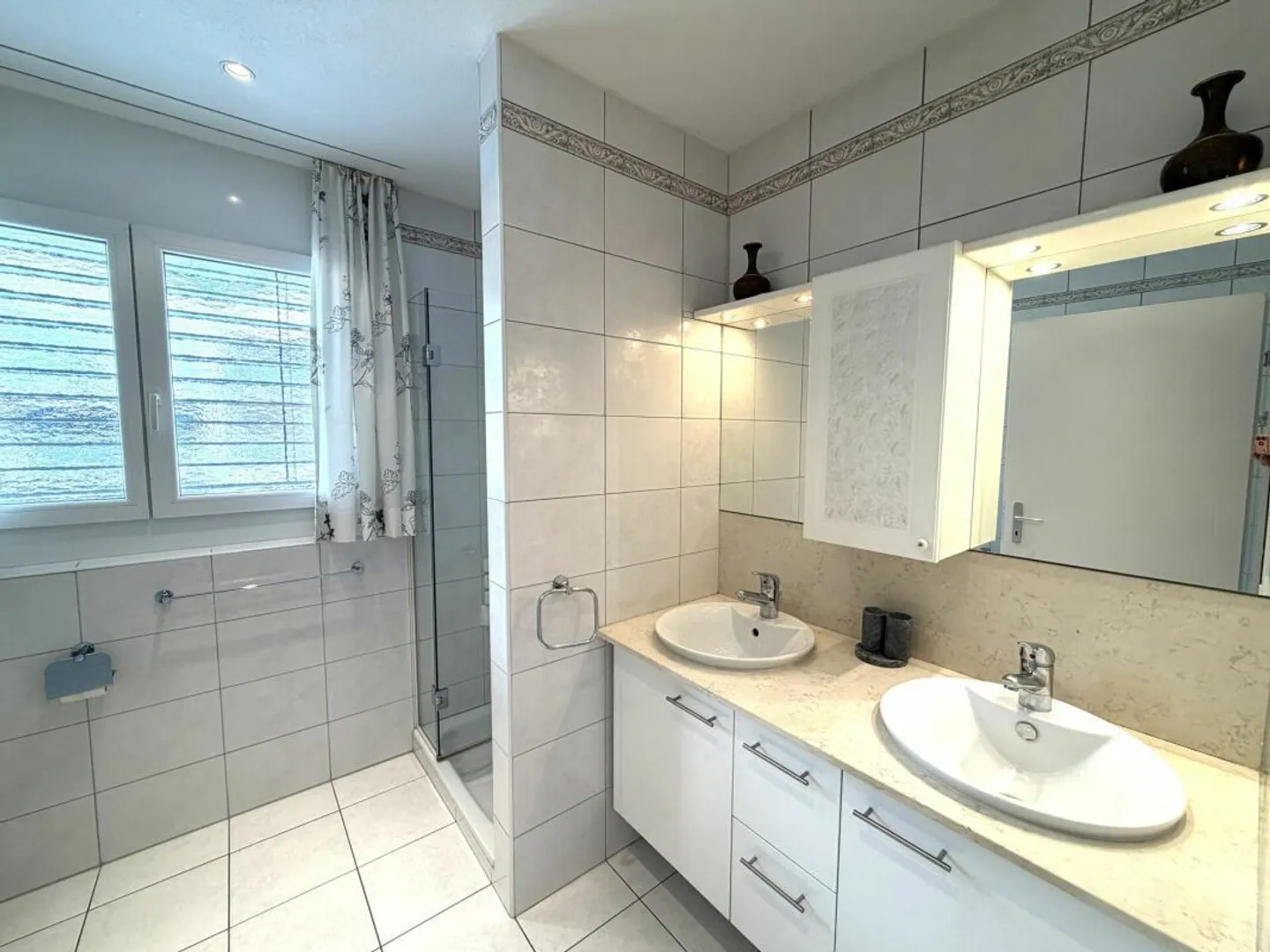 Appartement Charmant avec Vue sur le Lac - Photo 10 sur 11