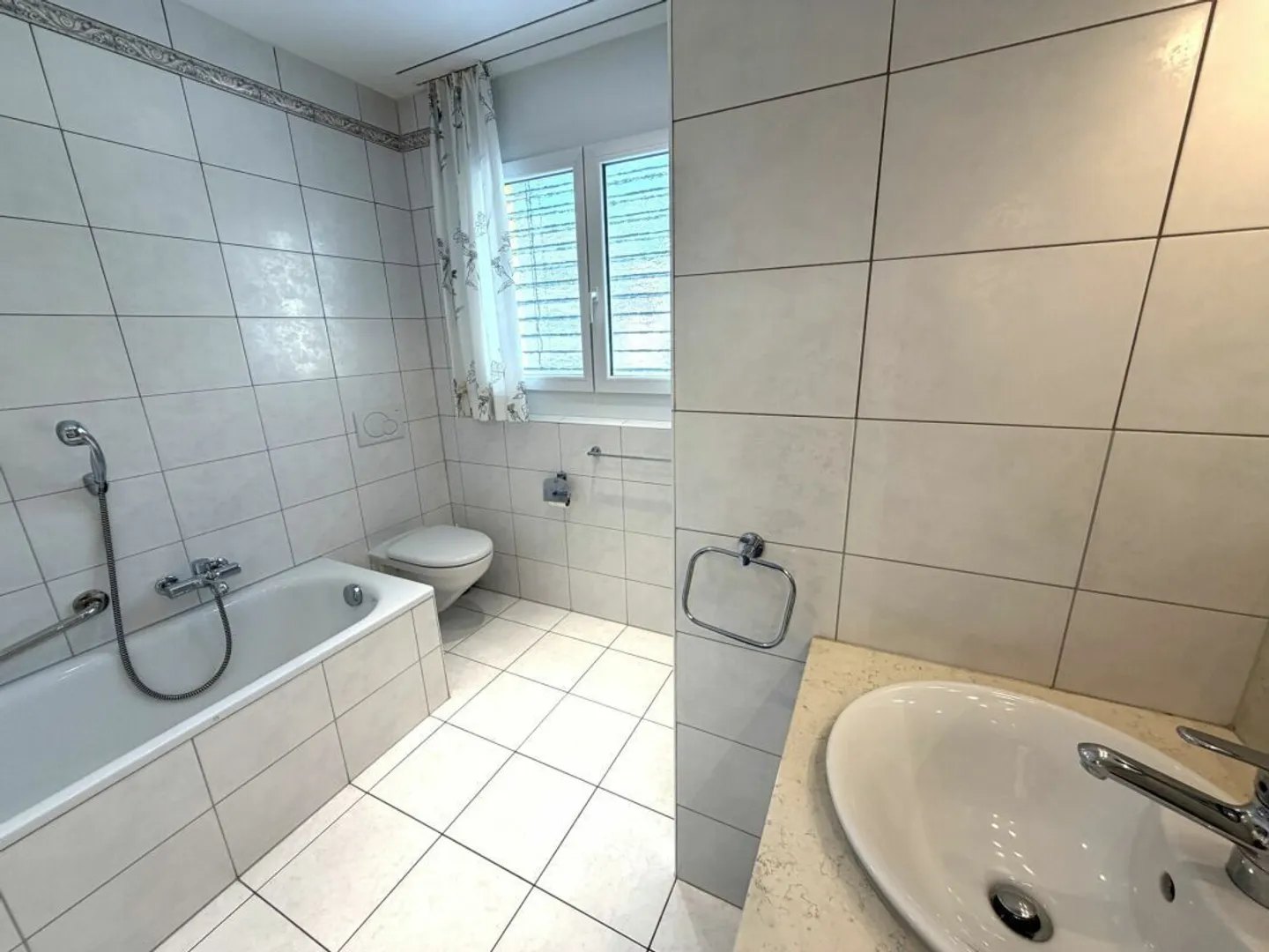 Appartement Charmant avec Vue sur le Lac - Photo 11 sur 11