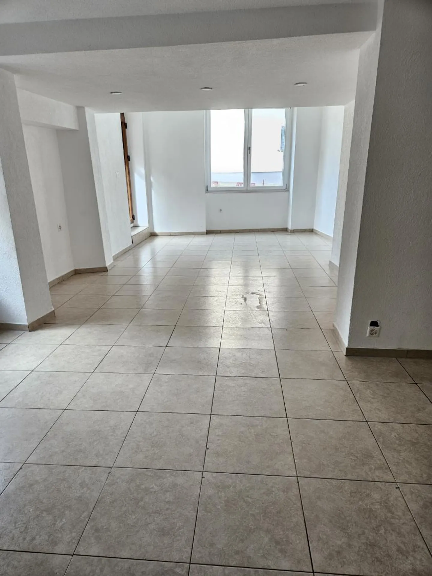 Mixed-use building 2 rooms - Photo 7 of 9