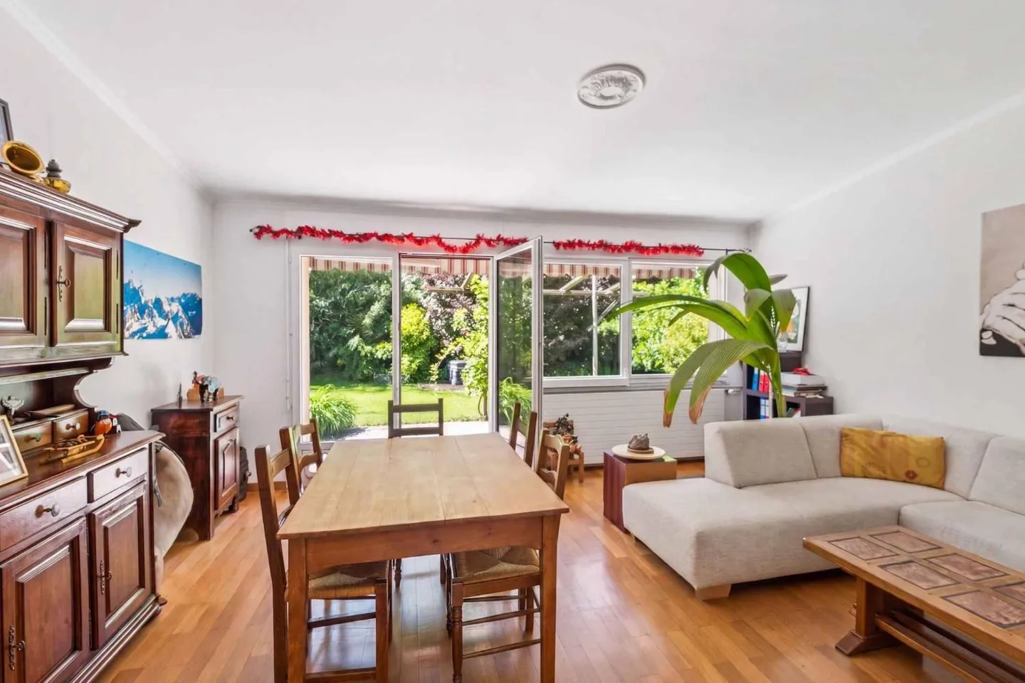 Exclusive Charming Family Villa on One Level in Absolute Calm - Photo 3 of 10