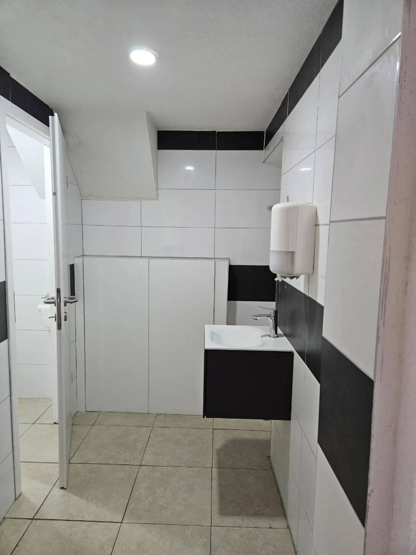 Mixed-use building 2 rooms - Photo 5 of 9