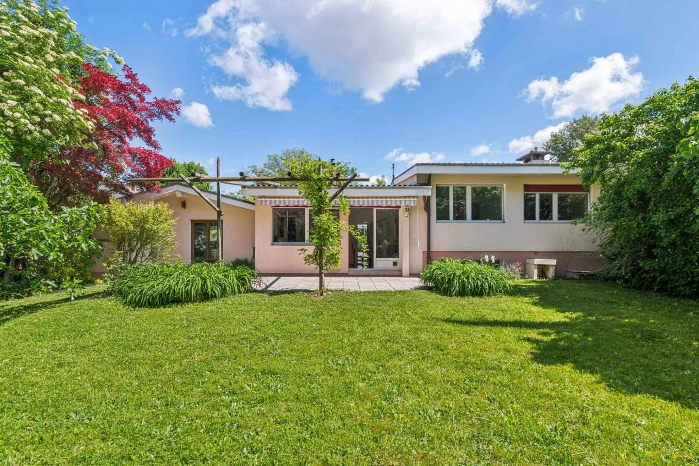Exclusive Charming Family Villa on One Level in Absolute Calm - Photo 1 of 10