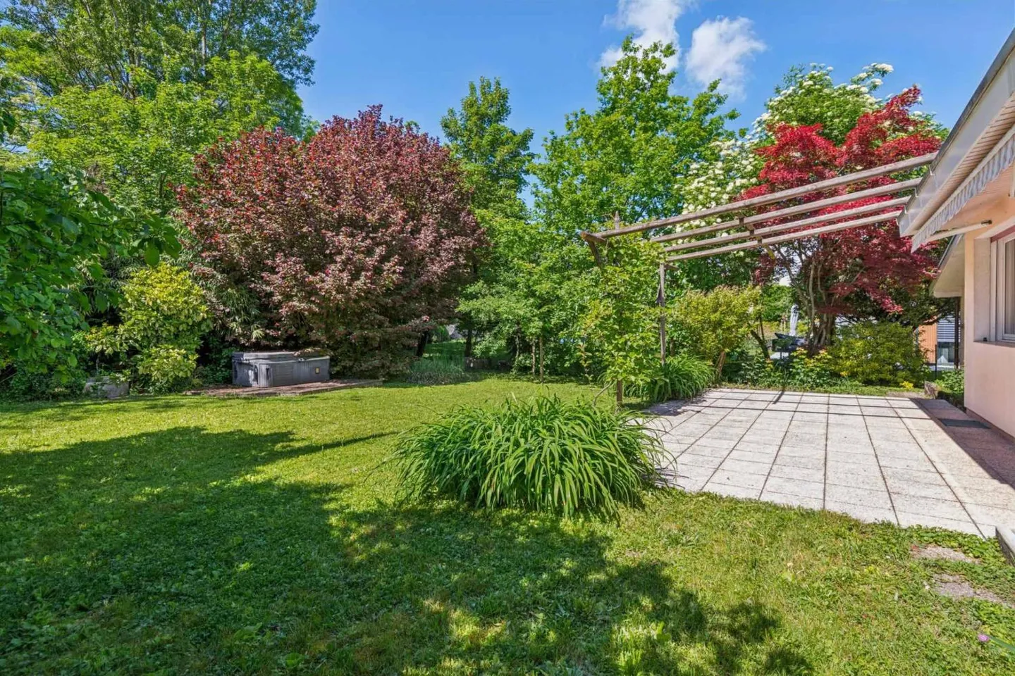 Exclusive Charming Family Villa on One Level in Absolute Calm - Photo 9 of 10