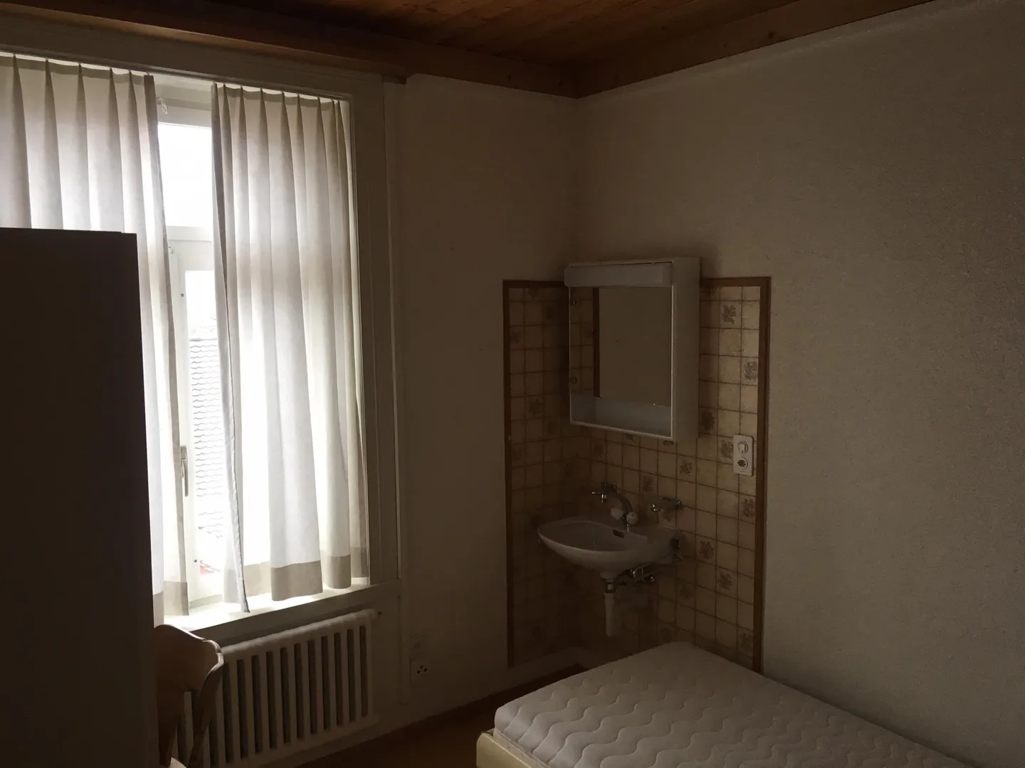1 stanza oggetto abitativo arredato - Foto 2 di 2