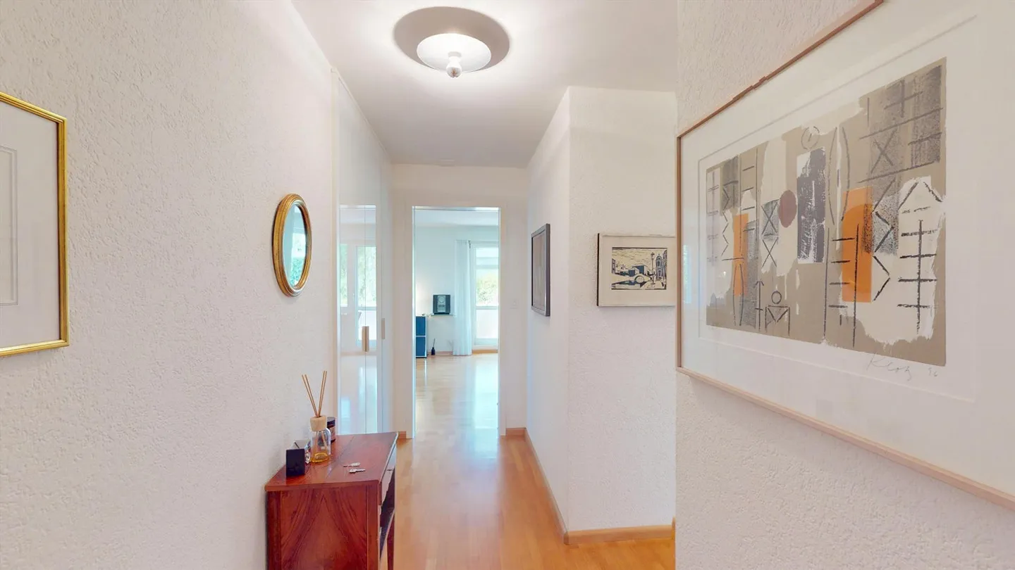 Appartamento affascinante con 4 camere nella migliore posizione di Oberwil - Foto 13 di 14