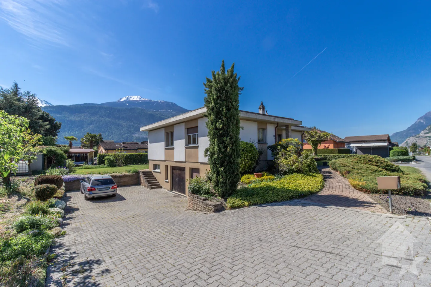 Charming 6.5 villa with magnificent garden and ideal quiet location - Photo 2 of 29