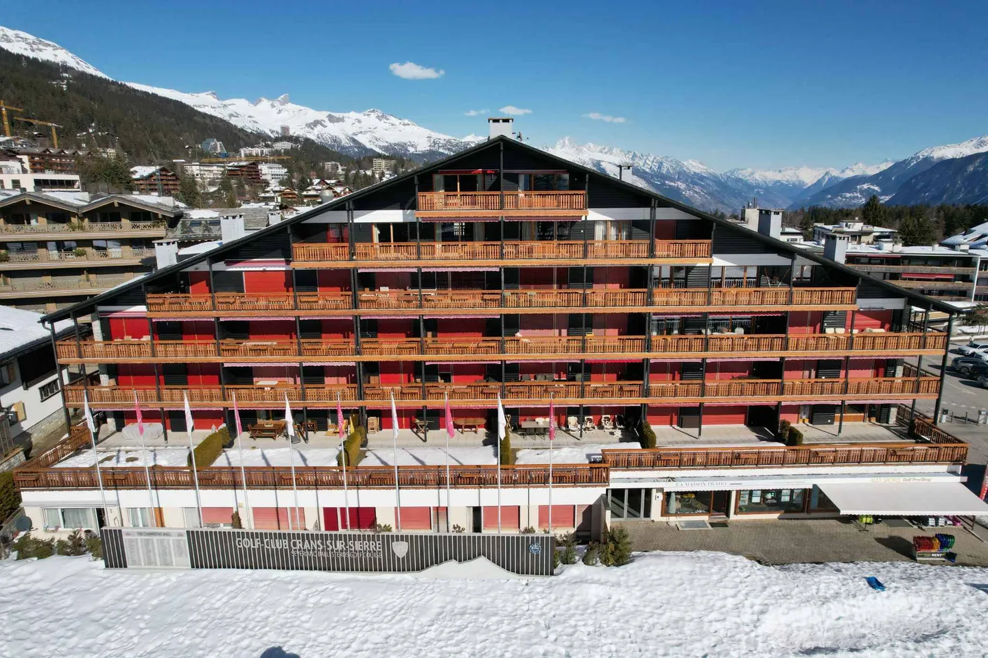 Posizione straordinaria - 4,5 camere con vista mozzafiato sul golf e studio indipendente - Foto 1 di 11