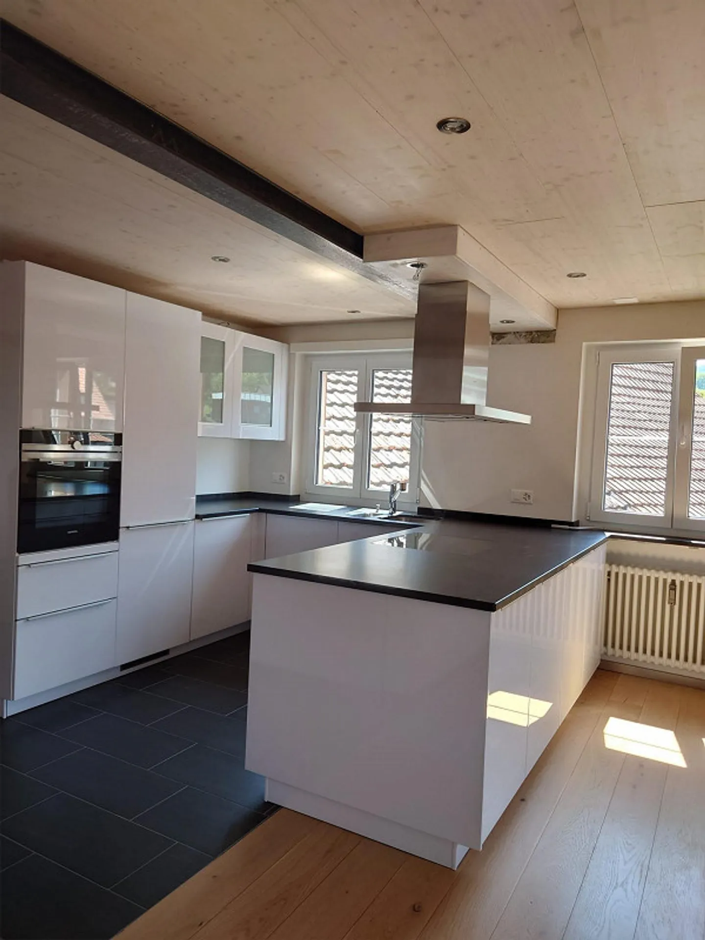 3-room apartment with gallery - Photo 1 of 9