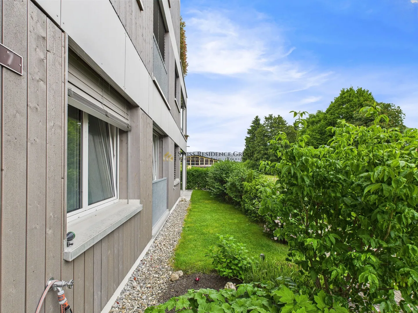 Appartamento giardino tranquillo di 2,5 stanze con terrazza, vista montagna e arredamento di alta qualità - Foto 14 di 15
