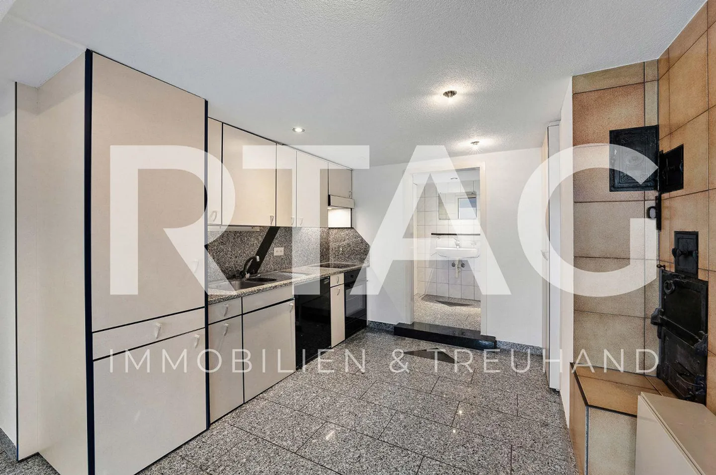 2.5 Room Apartment - Photo 1 of 10