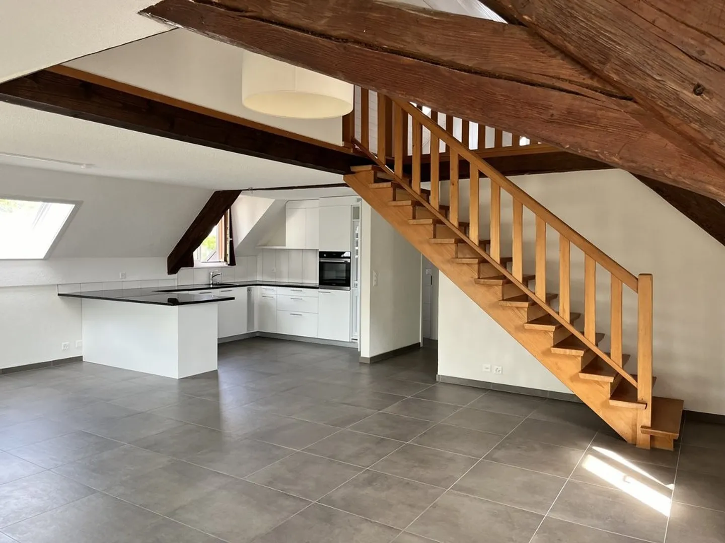 Large 5.5-room apartment for rent in Courtedoux! First net rent offered! - Photo 2 of 12