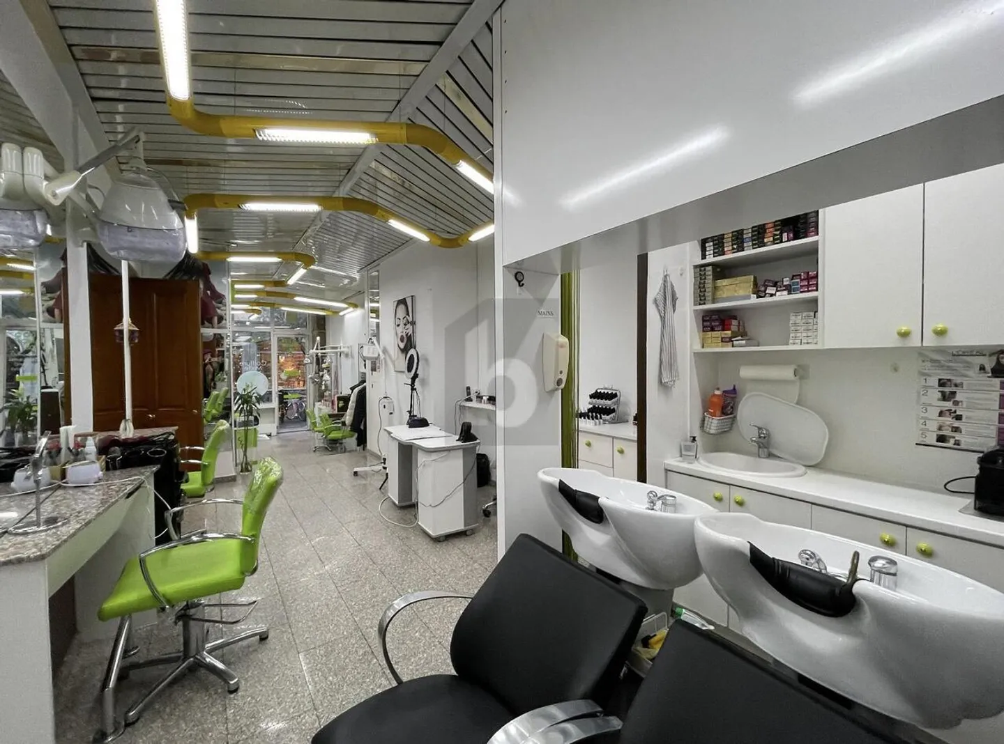 MODERNER FRISÖRSALON IN PLAINPALAIS - Foto 3 von 6