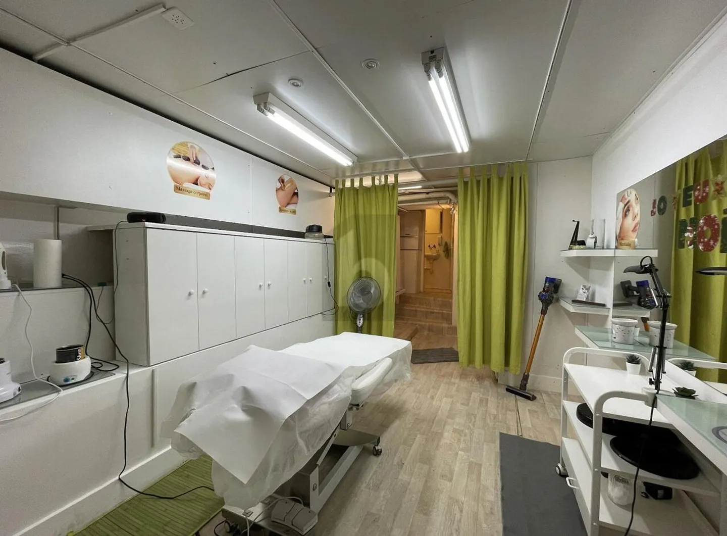 MODERNER FRISÖRSALON IN PLAINPALAIS - Foto 5 von 6