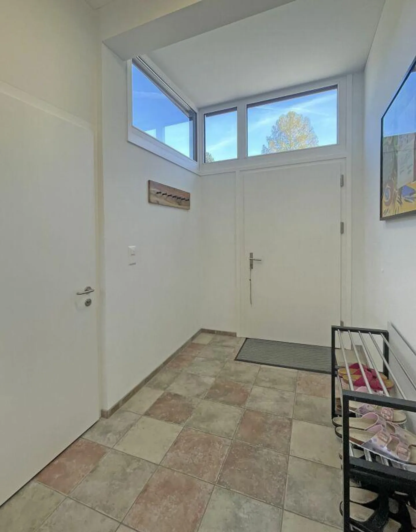Spacious Duplex in Quiet Area - Photo 5 of 27